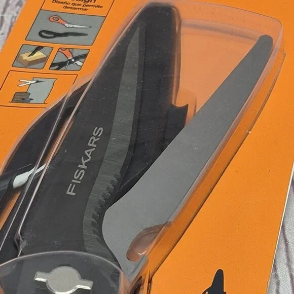 Fiskars Garden Scissors 7-in-1 Garden Shears Multi-Tool with Sheath - Picture 7 of 9